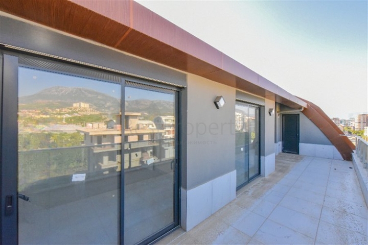 Large spacious penthouse in Kargicak