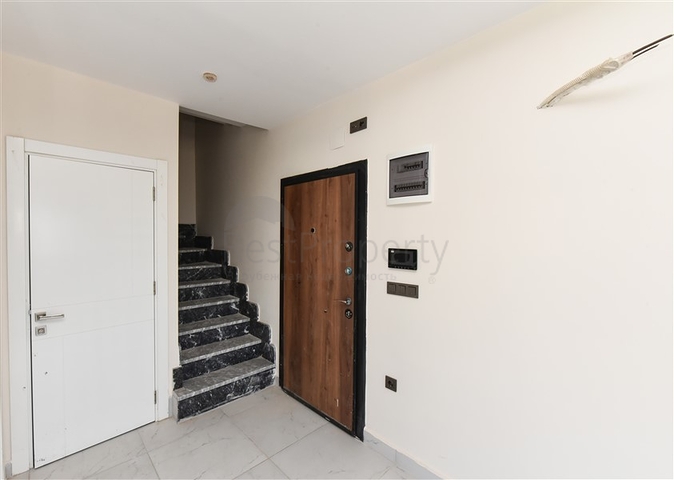 Large spacious penthouse in Kargicak