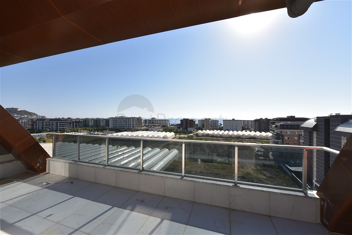 2+1 penthouse in a new house 400 m from the sea 