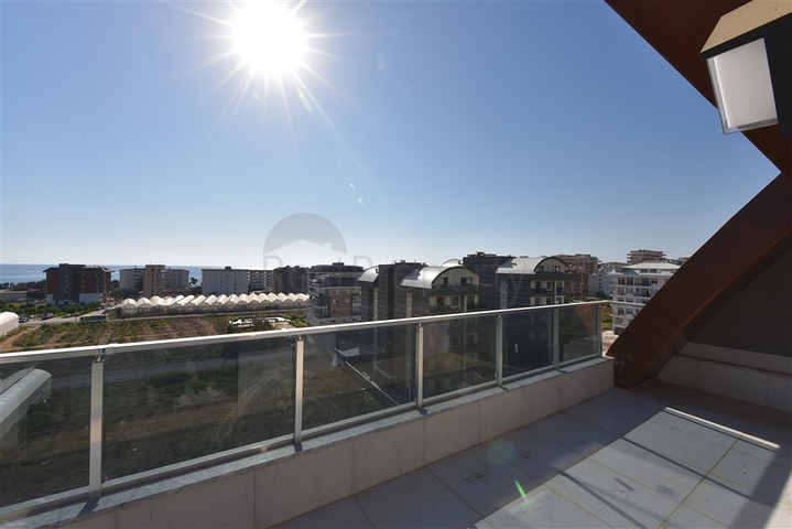 2+1 penthouse in a new house 400 m from the sea 