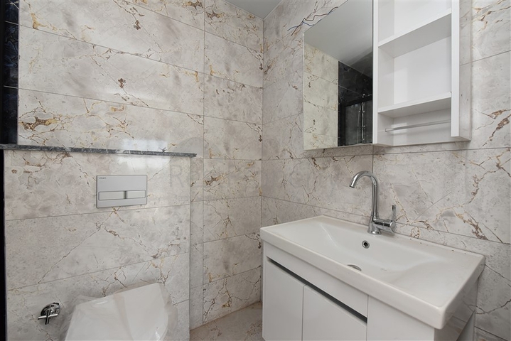 2+1 penthouse in a new house 400 m from the sea 