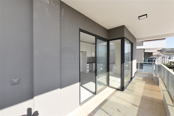 2+1 penthouse in a new house 400 m from the sea 