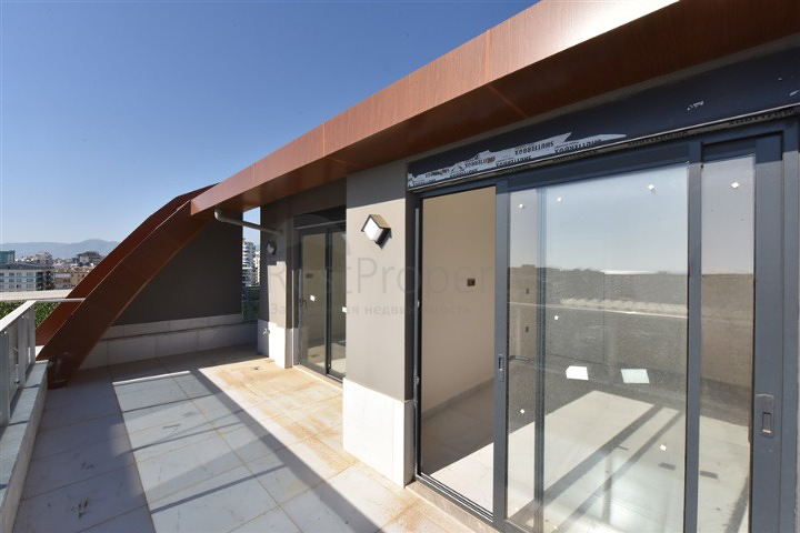 2+1 penthouse in a new house 400 m from the sea 