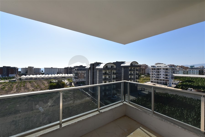 2+1 penthouse in a new house 400 m from the sea 