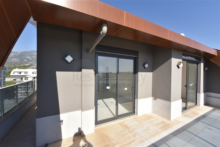 2+1 penthouse in a new house 400 m from the sea 