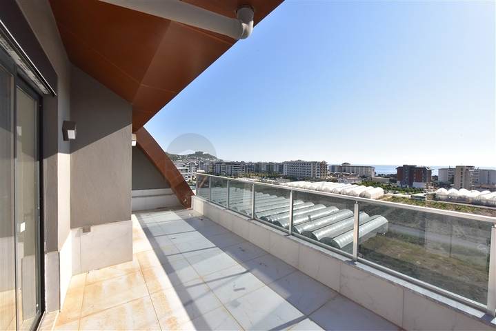 2+1 penthouse in a new house 400 m from the sea 