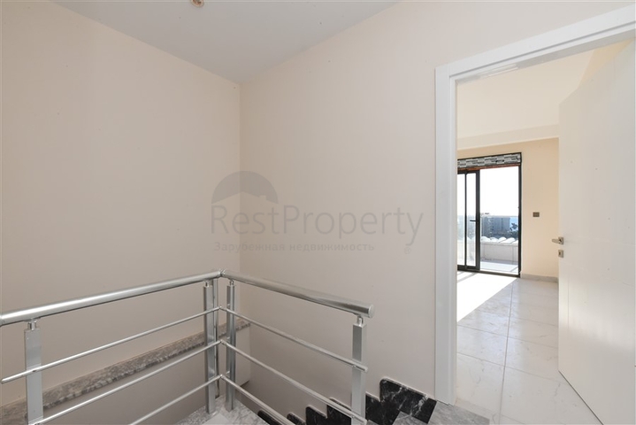 2+1 penthouse in a new house 400 m from the sea 