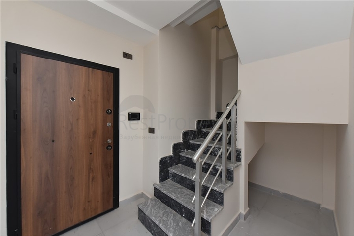 2+1 penthouse in a new house 400 m from the sea 