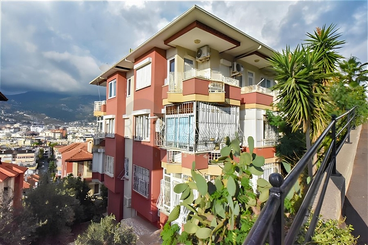 3+1 apartment with separate kitchen at the foot of the Alanya Fortress
