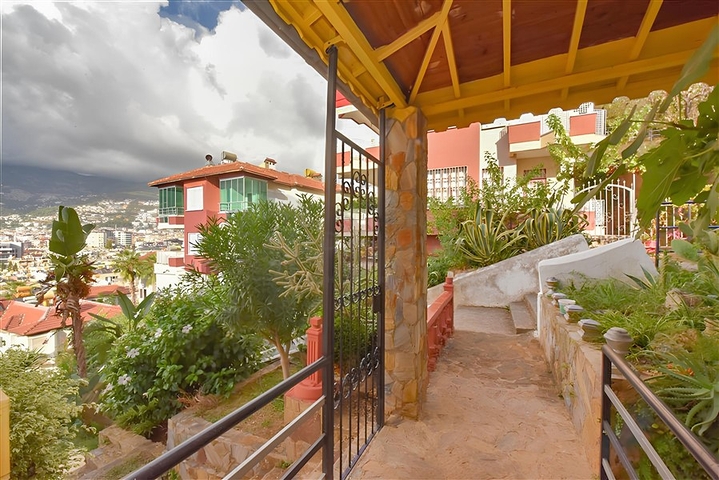 3+1 apartment with separate kitchen at the foot of the Alanya Fortress