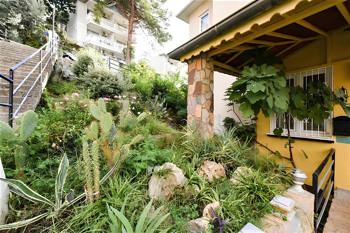 3+1 apartment with separate kitchen at the foot of the Alanya Fortress