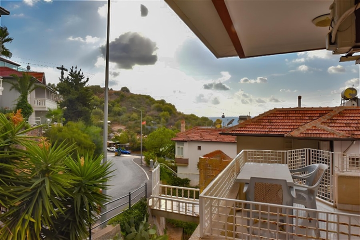 3+1 apartment with separate kitchen at the foot of the Alanya Fortress