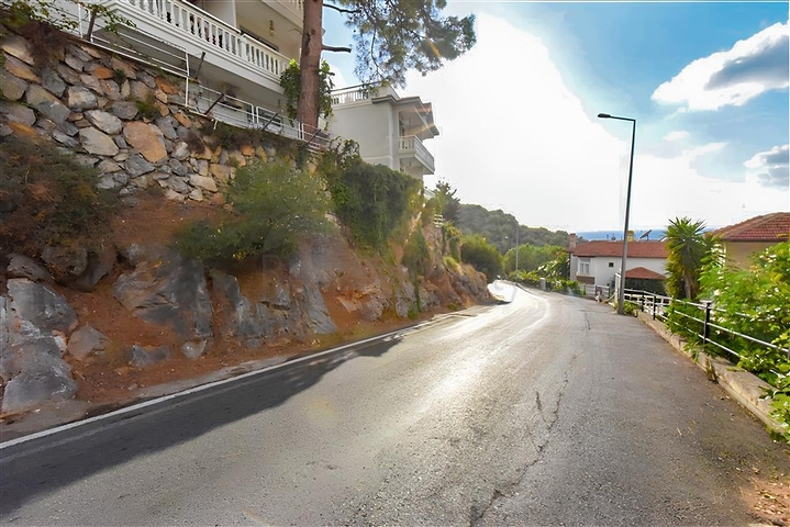 3+1 apartment with separate kitchen at the foot of the Alanya Fortress