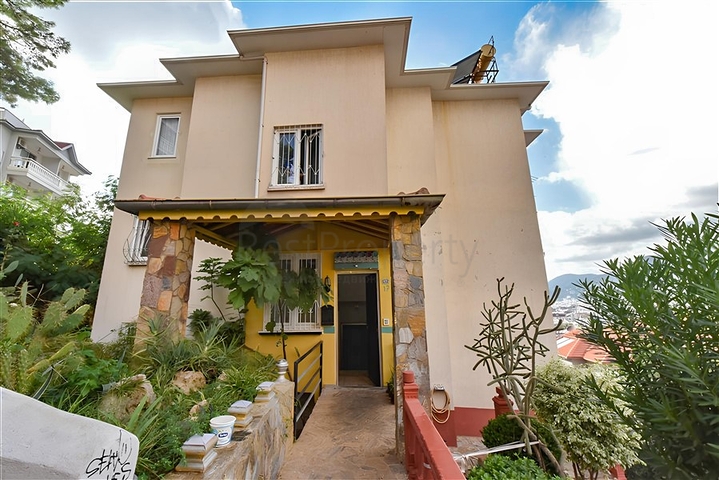 3+1 apartment with separate kitchen at the foot of the Alanya Fortress