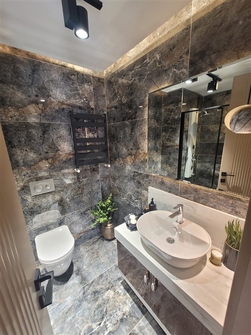 Spacious 5+1 apartments in the central area of Yenisehir