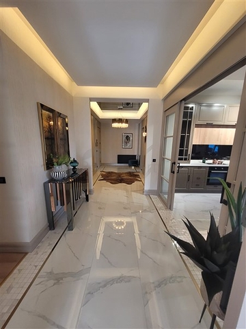 Spacious 5+1 apartments in the central area of Yenisehir