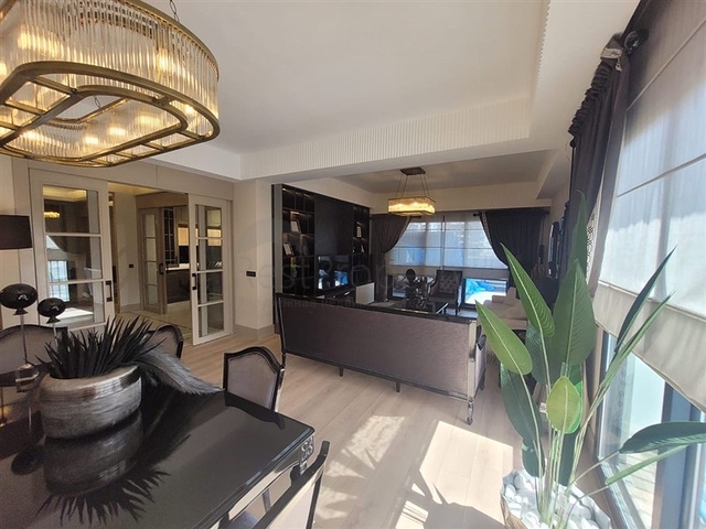 Spacious 5+1 apartments in the central area of Yenisehir