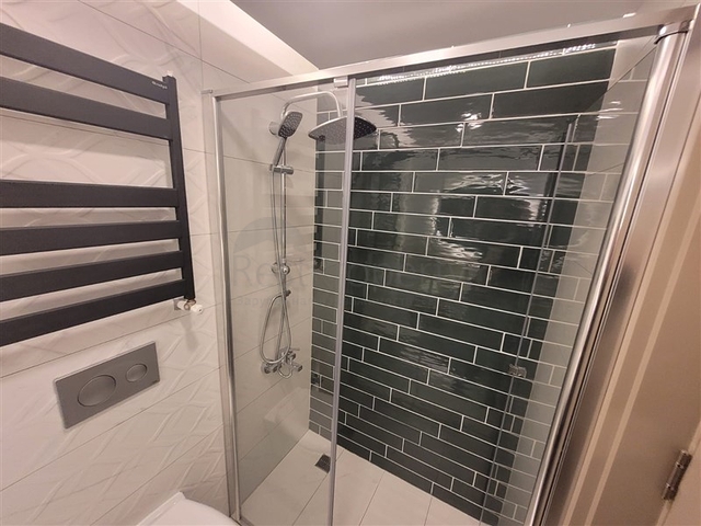 Spacious 5+1 apartments in the central area of Yenisehir