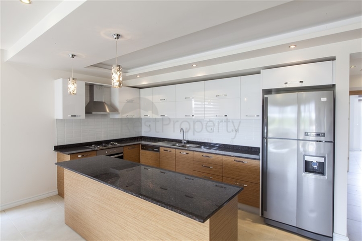 Apartments with hotel infrastructure on the first coastline