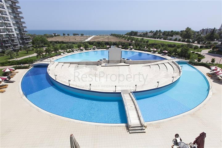 Apartments with hotel infrastructure on the first coastline