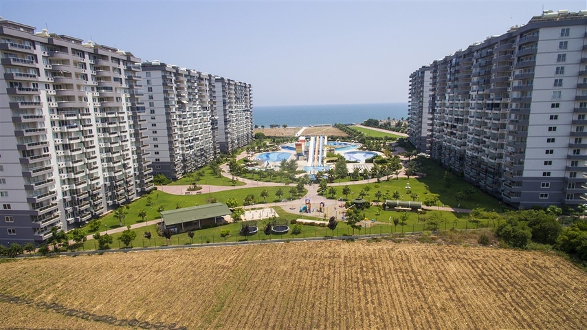 Apartments with hotel infrastructure on the first coastline