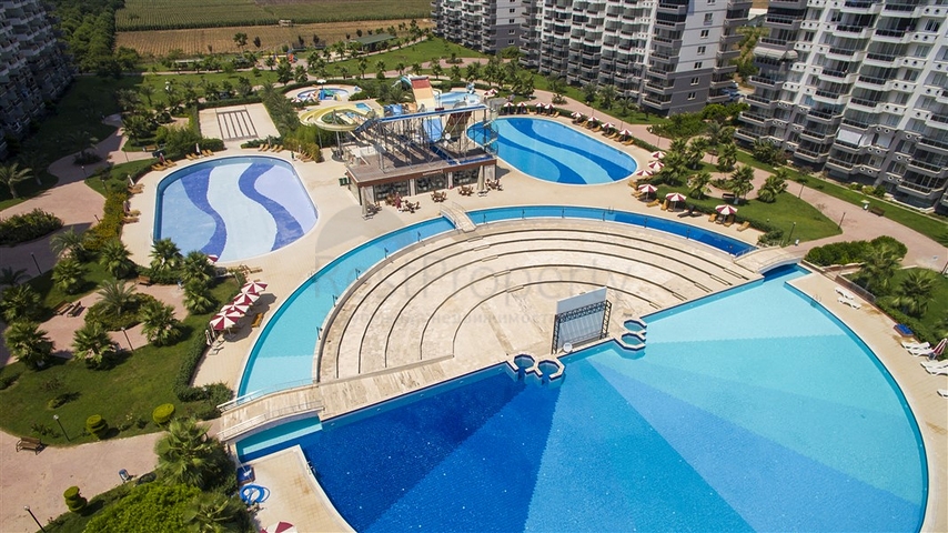 Apartments with hotel infrastructure on the first coastline