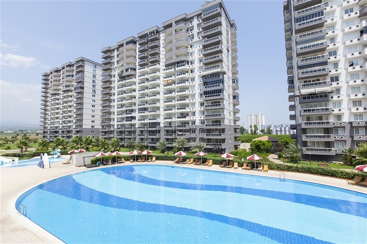 Apartments with hotel infrastructure on the first coastline