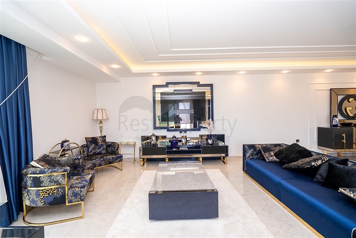 Spacious two-storey penthouse for citizenship on the first coastline 