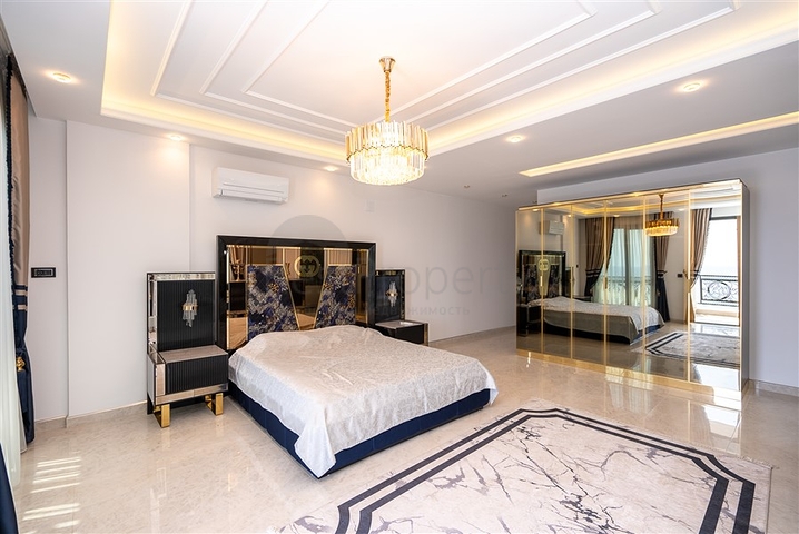 Spacious two-storey penthouse for citizenship on the first coastline 