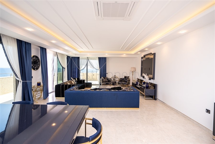 Spacious two-storey penthouse for citizenship on the first coastline 