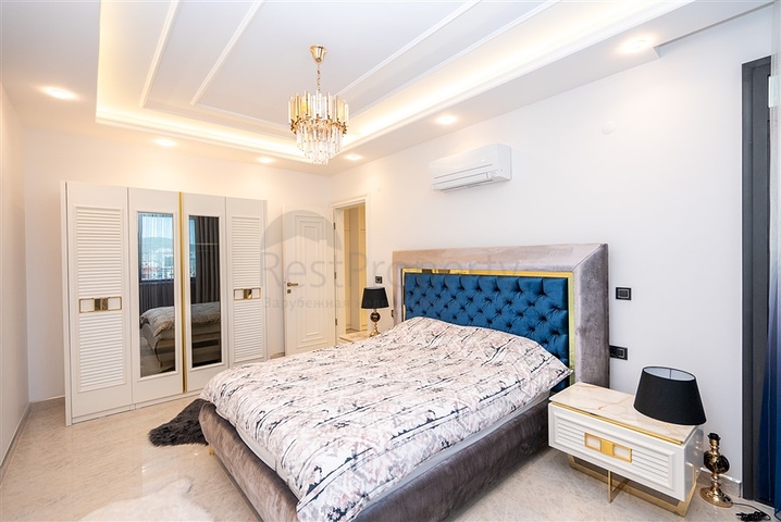 Spacious two-storey penthouse for citizenship on the first coastline 