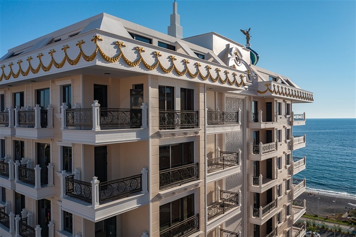 Spacious two-storey penthouse for citizenship on the first coastline 