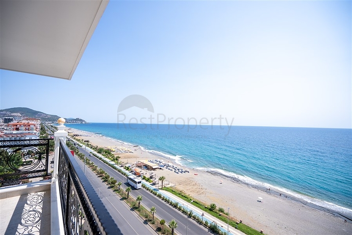 Spacious two-storey penthouse for citizenship on the first coastline 