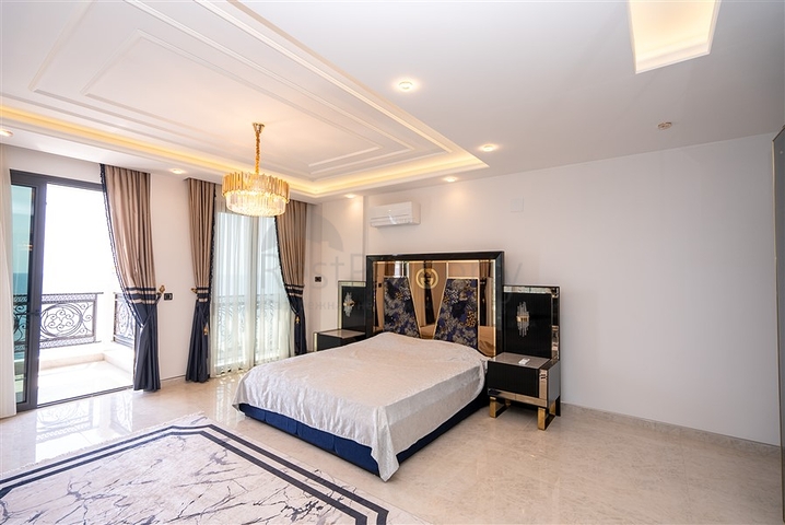 Spacious two-storey penthouse for citizenship on the first coastline 