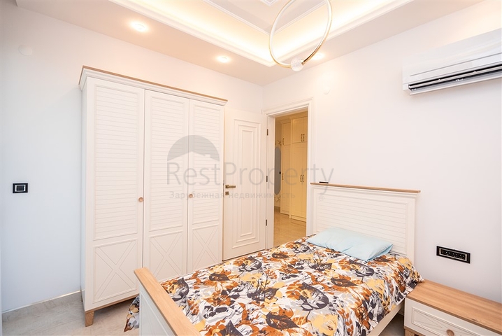 Spacious two-storey penthouse for citizenship on the first coastline 