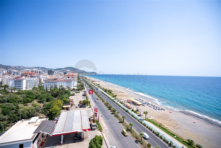 Spacious two-storey penthouse for citizenship on the first coastline 