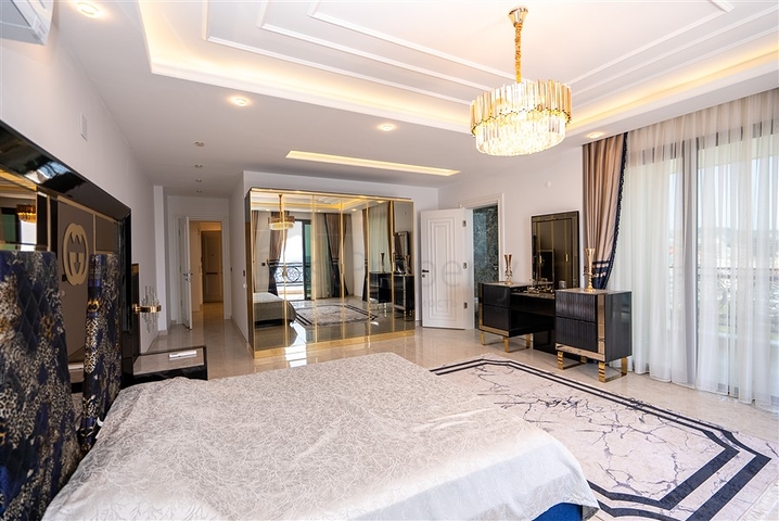 Spacious two-storey penthouse for citizenship on the first coastline 