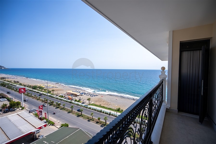 Spacious two-storey penthouse for citizenship on the first coastline 