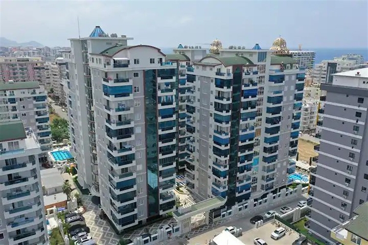 Furnished 1+1 apartment in a premium class complex in Mahmutlar district