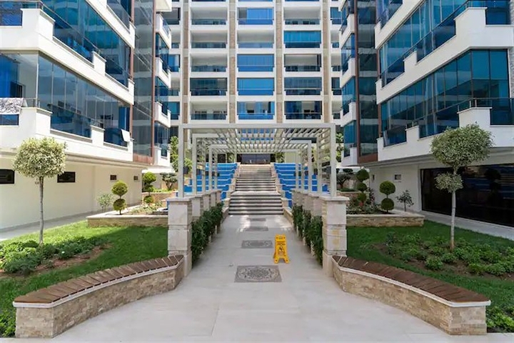 Furnished 1+1 apartment in a premium class complex in Mahmutlar district