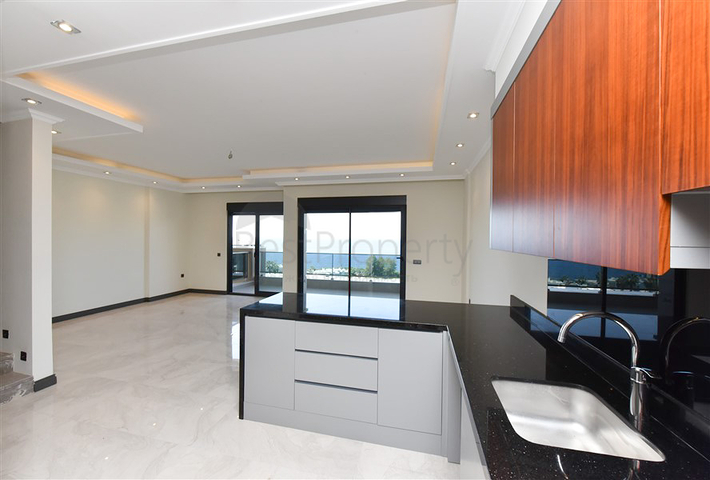 2+1 penthouse with stunning sea views in a premium class complex