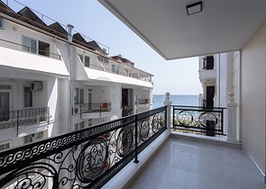 Apartment for sale in a premium class residence on the first coastline