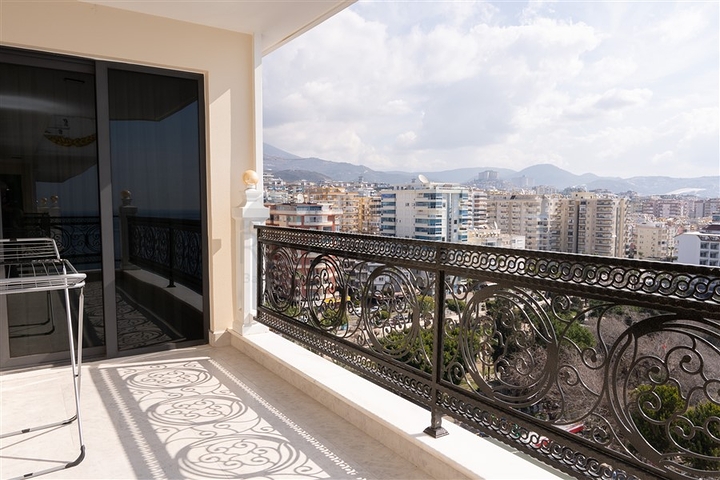 3+1 penthouse on the first coastline