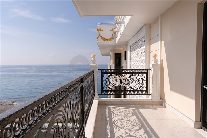 3+1 penthouse on the first coastline