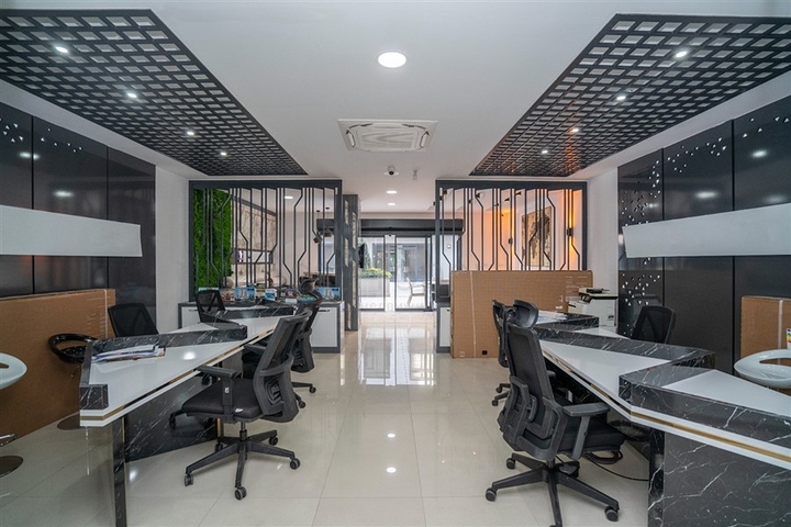 Equipped spacious office in a business center in Oba district
