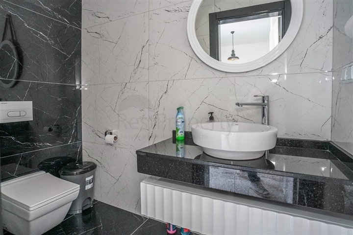 Equipped spacious office in a business center in Oba district