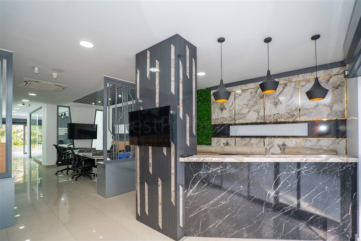 Equipped spacious office in a business center in Oba district