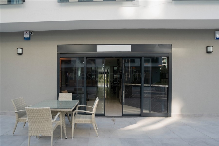 Equipped spacious office in a business center in Oba district