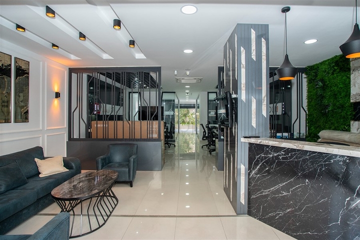 Equipped spacious office in a business center in Oba district