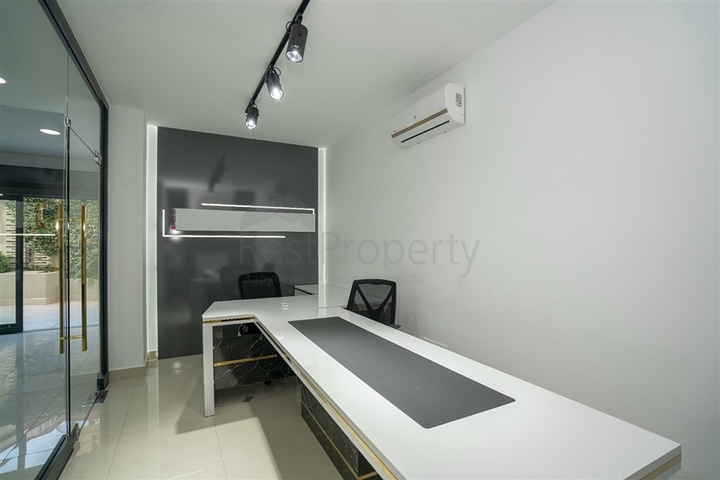 Equipped spacious office in a business center in Oba district